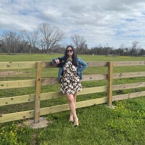 Meet your Posher, Claudia